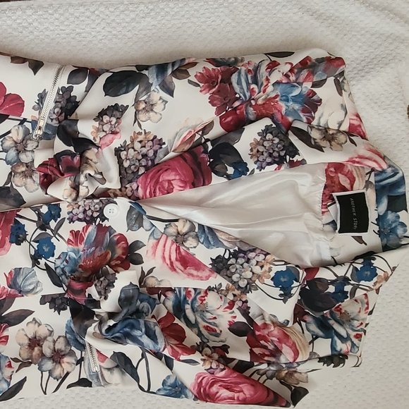Women's Another Story Floral Blazer  3/4 Gathered Sleeve. Size medium - Picture 2 of 4